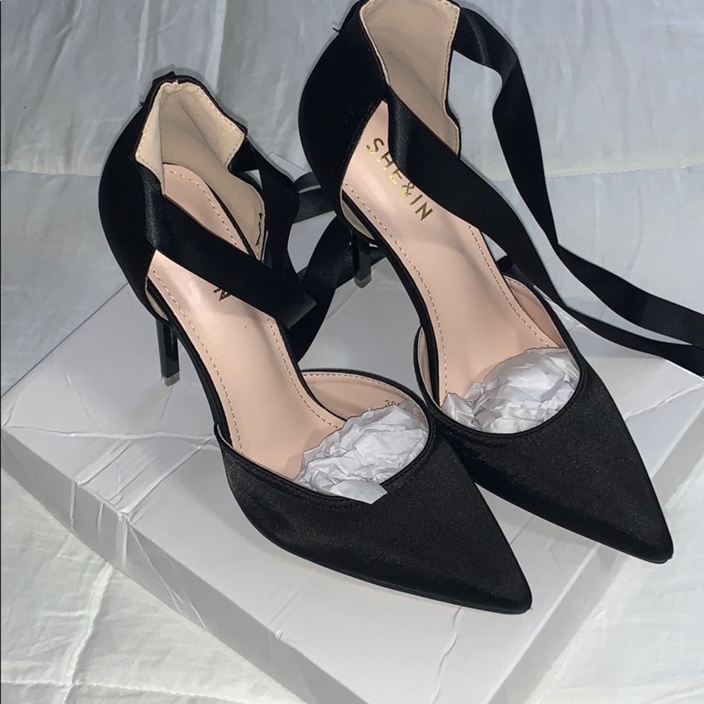 SHEIN Black Pumps